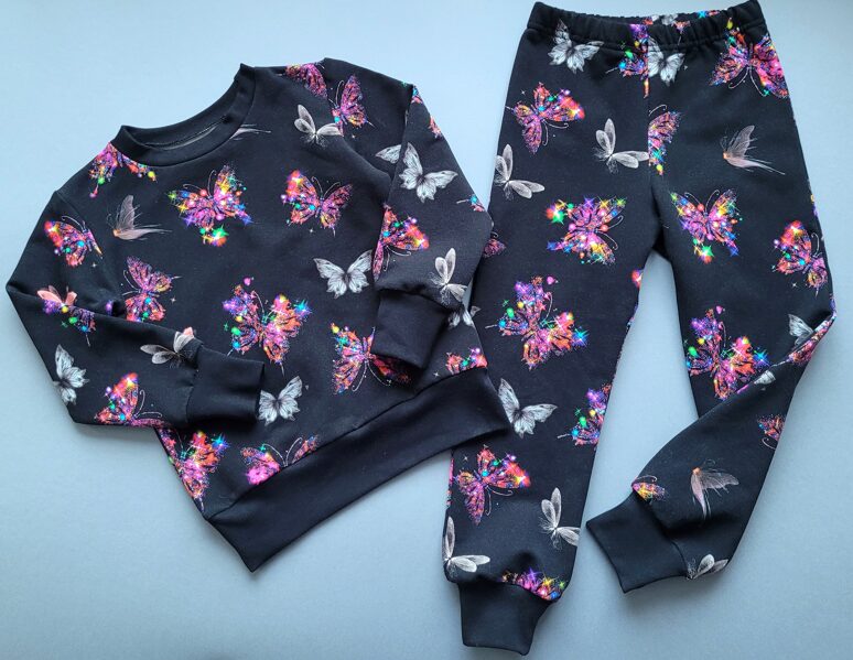 Komplekts "Tauriņi" siltinātais, melns.