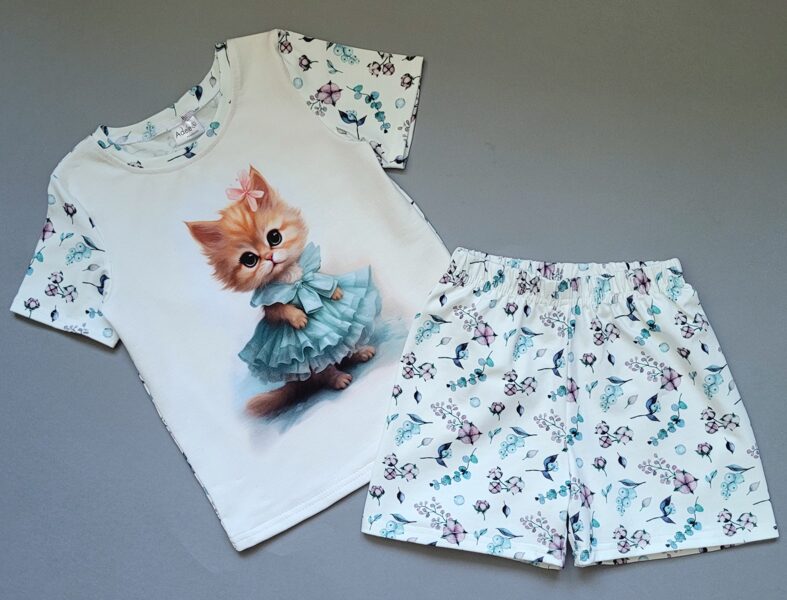 Komplekts "Kaķītis" tops un šorti.